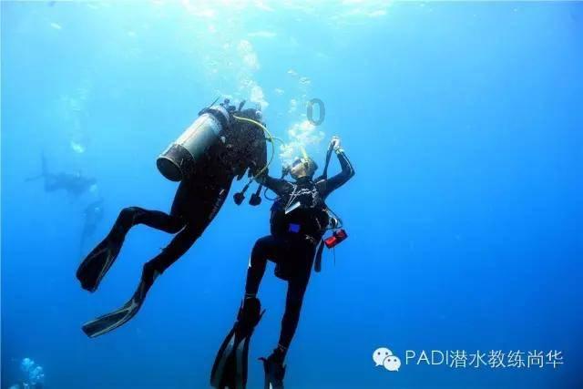 小镇惊魂